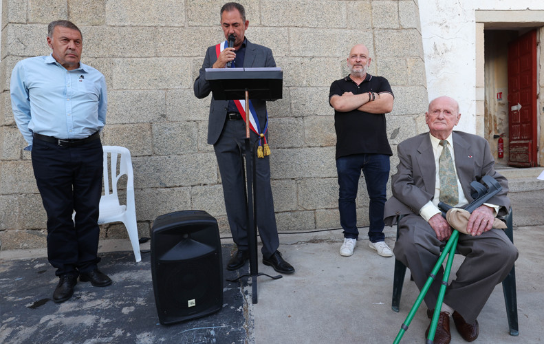 Centenaire du Colonel Pierre Neuville sur la place du village, le 3 septembre 2022 Centenaire du Colonel Pierre Neuville sur la place du village, le 3 septembre 2022