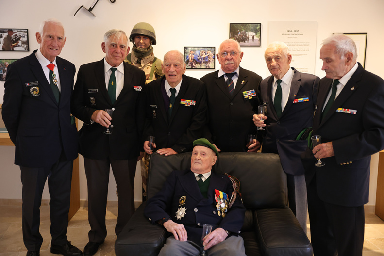 Le Lieutenant-Colonel Pierre Neuville élevé à la dignité de Grand Officier de la Légion d'honneur