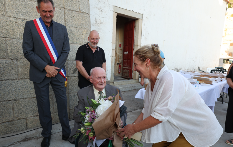 Centenaire du Colonel Pierre Neuville sur la place du village, le 3 septembre 2022