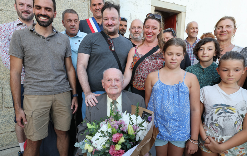 Centenaire du Colonel Pierre Neuville sur la place du village, le 3 septembre 2022