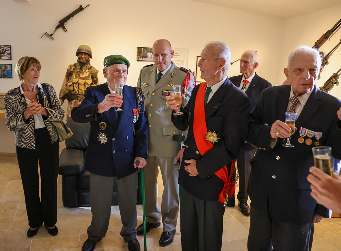 Le Lieutenant-Colonel Pierre Neuville élevé à la dignité de Grand Officier de la Légion d'honneur